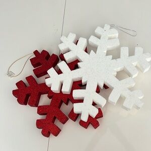 Indoor/Outdoor Glitter Snowflakes